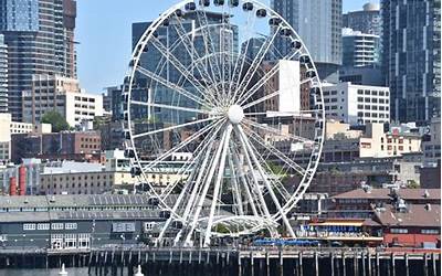 我们家的年夜饭作文开头(我家的年夜饭作文开头字优秀)