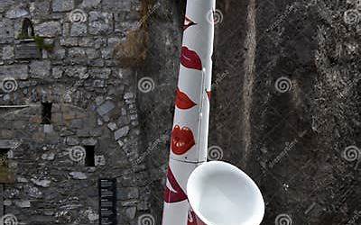 韩国炸鸡白色的酱是什么酱（韩国炸鸡白色的酱是什么酱啊）