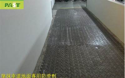 番鸭煲汤放什么材料好,要凉性的（番鸭煲汤放什么材料好,要凉性的还是热的）